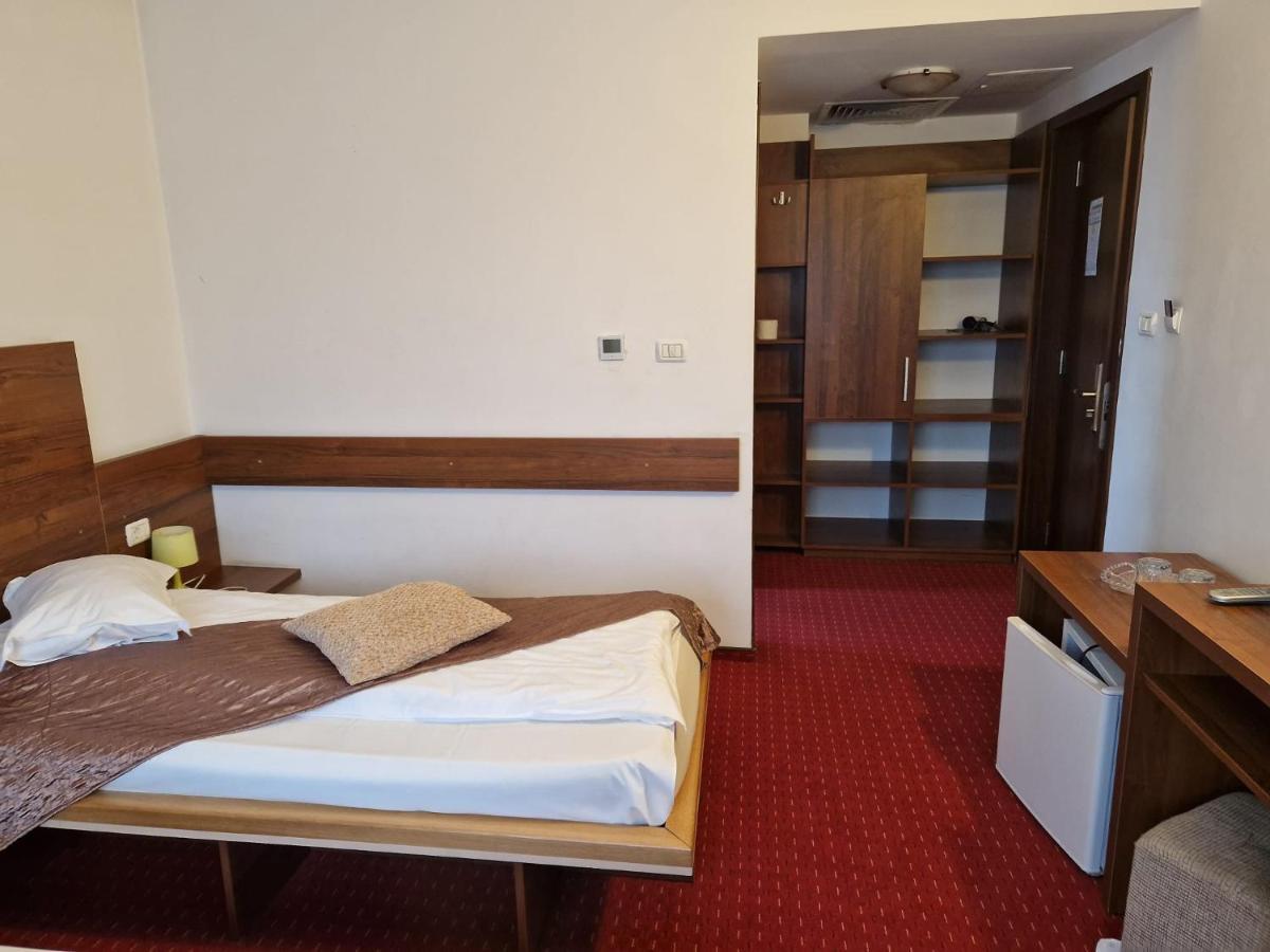 Pensiunea Carpe Diem Râmnicu Vâlcea Eksteriør billede